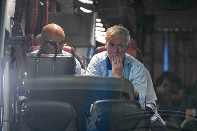 Didier Deschamps défait par l'Espagne, se pose la question de son départ.