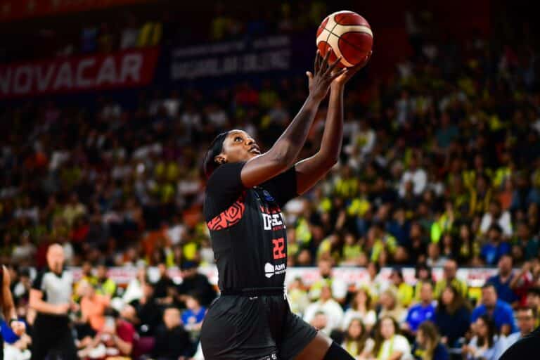 Kariata Diaby a signé à Bourges pour être titré.