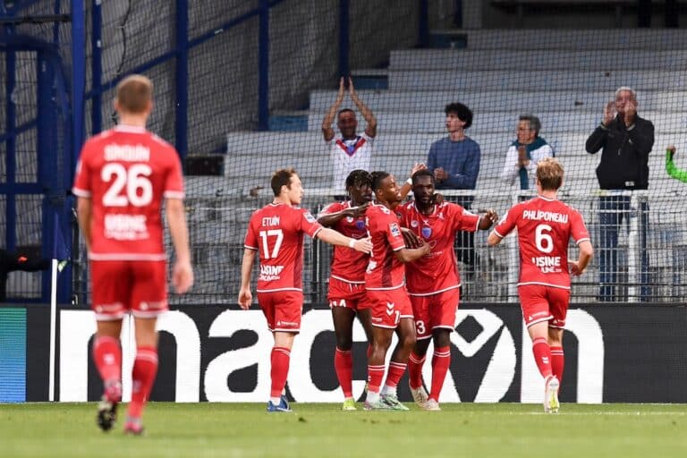 Concarneau revient en National après une parenthèse en Ligue 2.