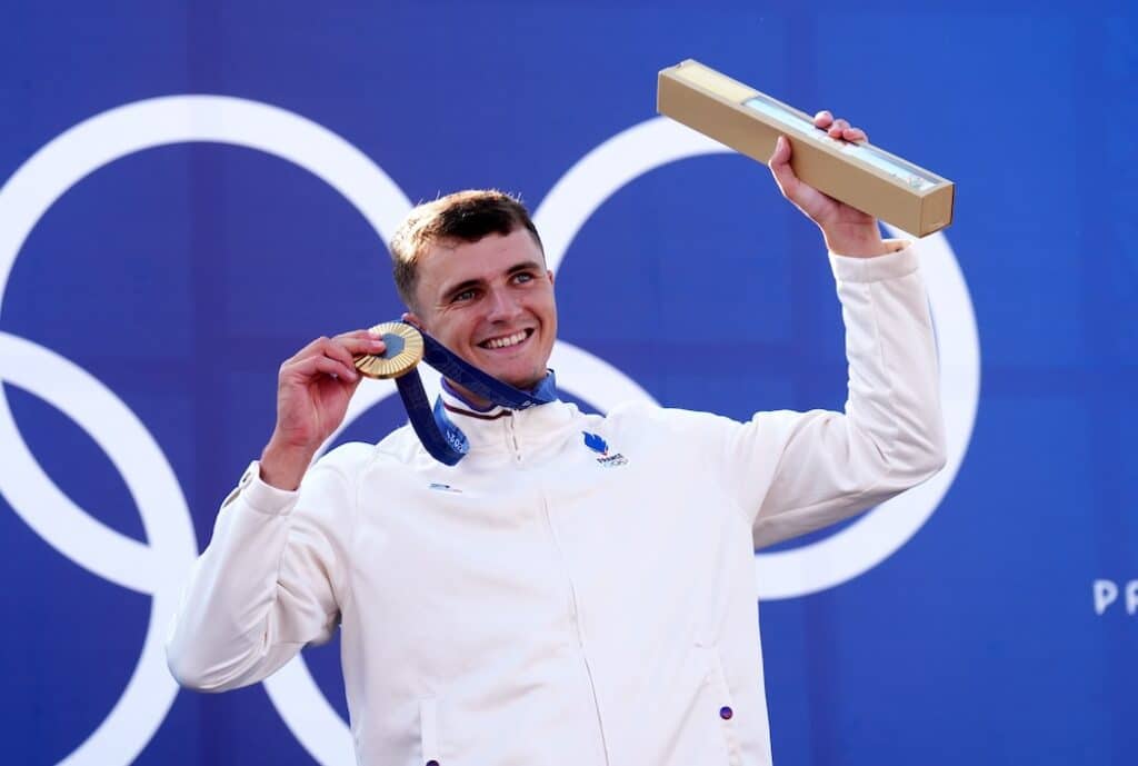 Paris 2024 / c’est quoi le cadeau mystère remis aux médaillés ?