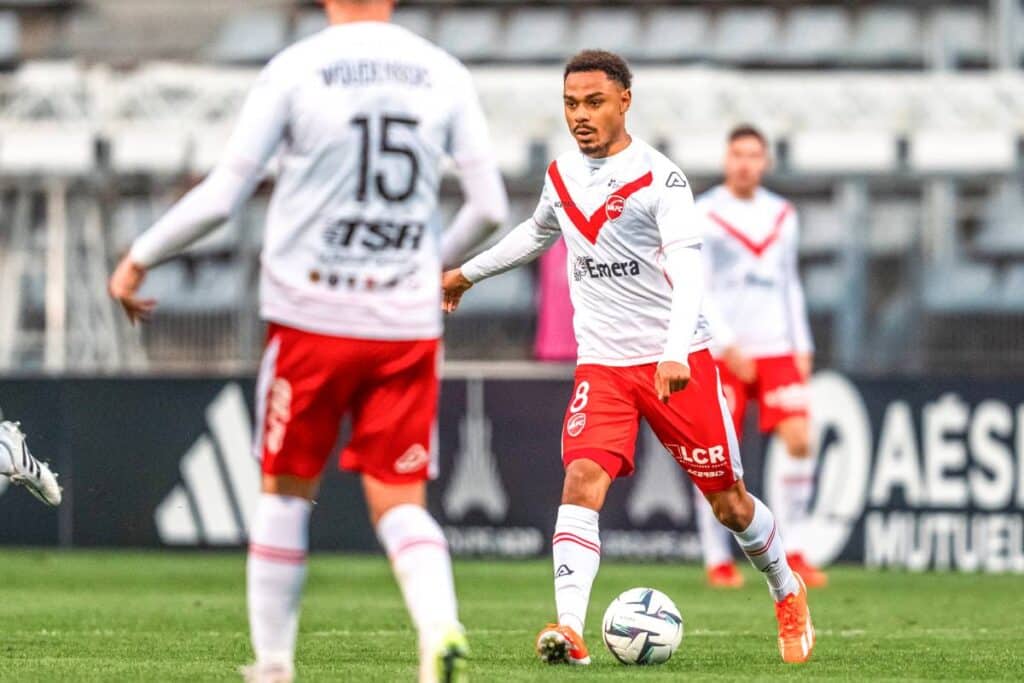 À l'image de Valenciennes, le championnat de national sera relevé et stabilisé.