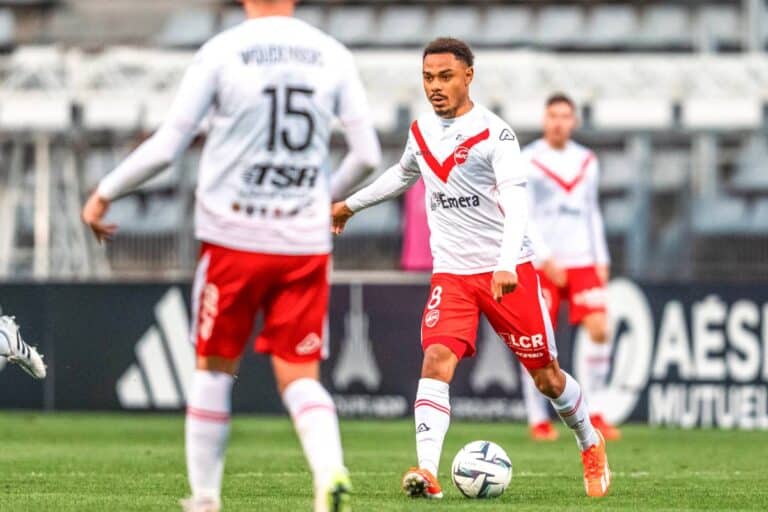 À l'image de Valenciennes, le championnat de national sera relevé et stabilisé.