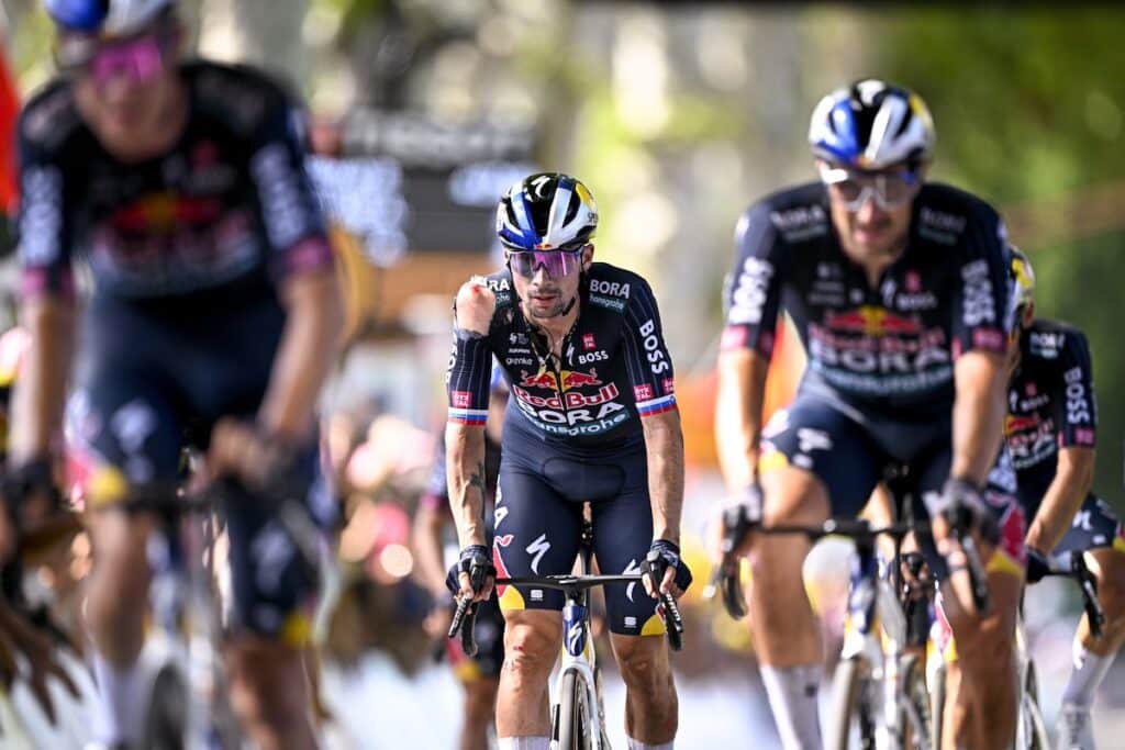 Primoz Roglic est l'exemple d'un coureur maudit par les chutes. L'UCI a adopté le principe du carton.