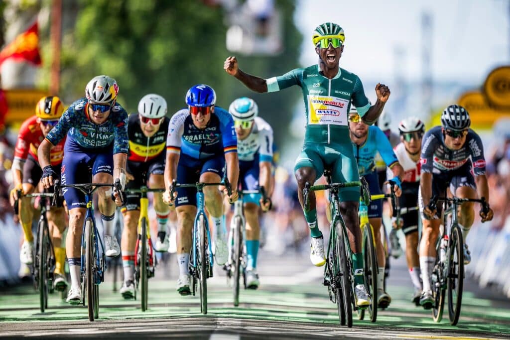 Girmay est le premier africain avec un maillot du Tour de France.