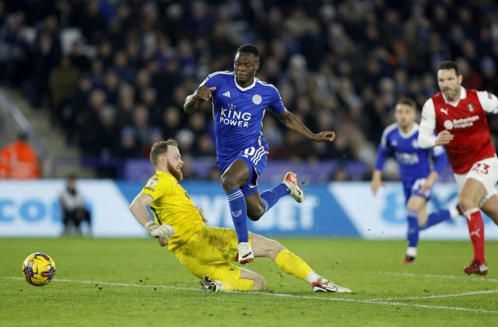 Transferts : Bamba, Delort ou Daka, une chance sur trois pour Saint-Etienne !