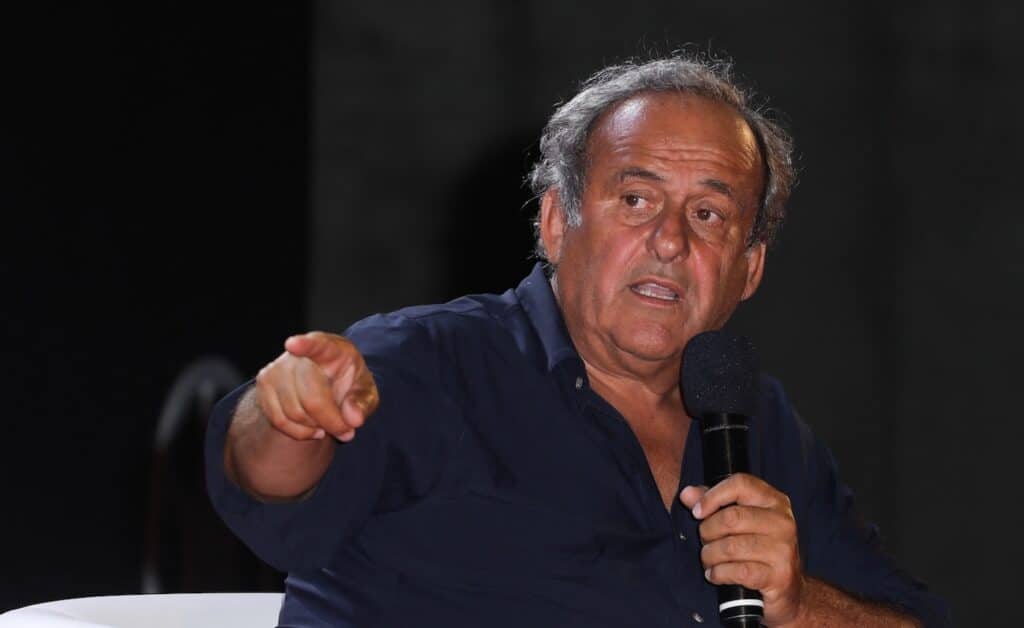 Michel Platini propose de jouer à 10 !