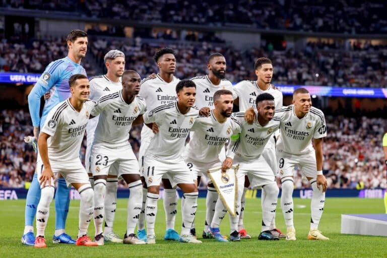 Le Real Madrid 2024-2025 avec des Avengers et le meilleur effectif du monde.