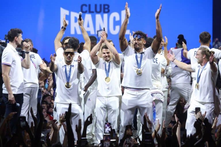 Les champions Olympique de rugby à 7 sont de retour pour la parade des champions.