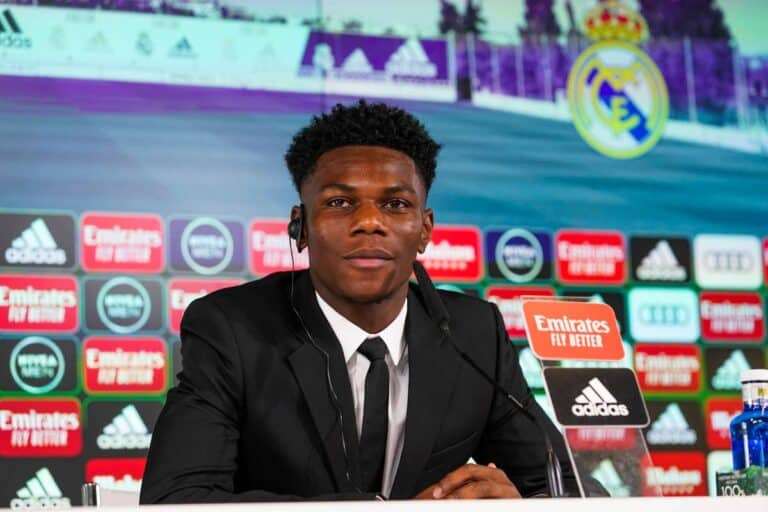 Au Real Madrid, les transferts ont coûté beaucoup d'argent.