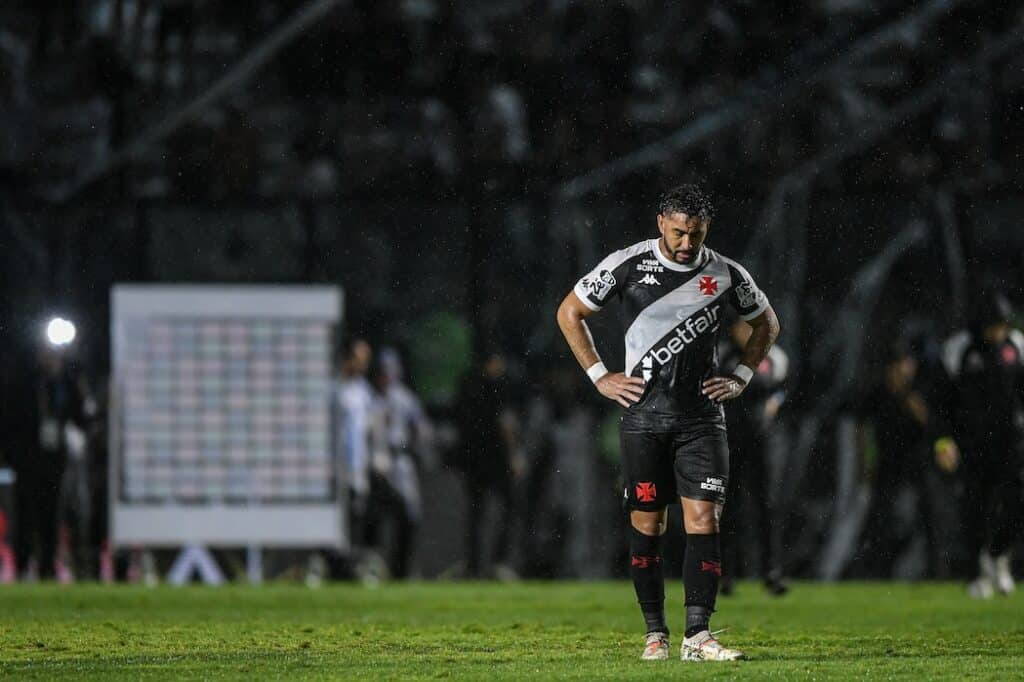Dimitri Payet poussé vers la sortie par Vasco de Gama