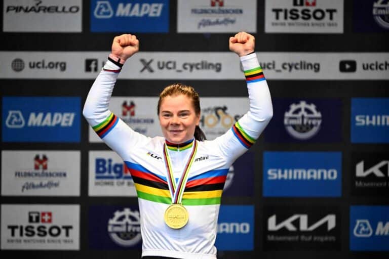 Kopecky garde sa couronne en vélo, un classique.