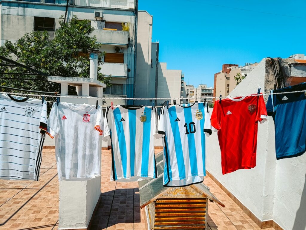 Black Week : peut-on vraiment acheter un maillot de foot de la saison actuelle en promo ?