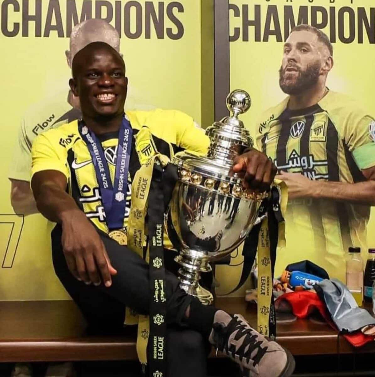 N’Golo Kanté rejoint officiellement Fenerbahçe