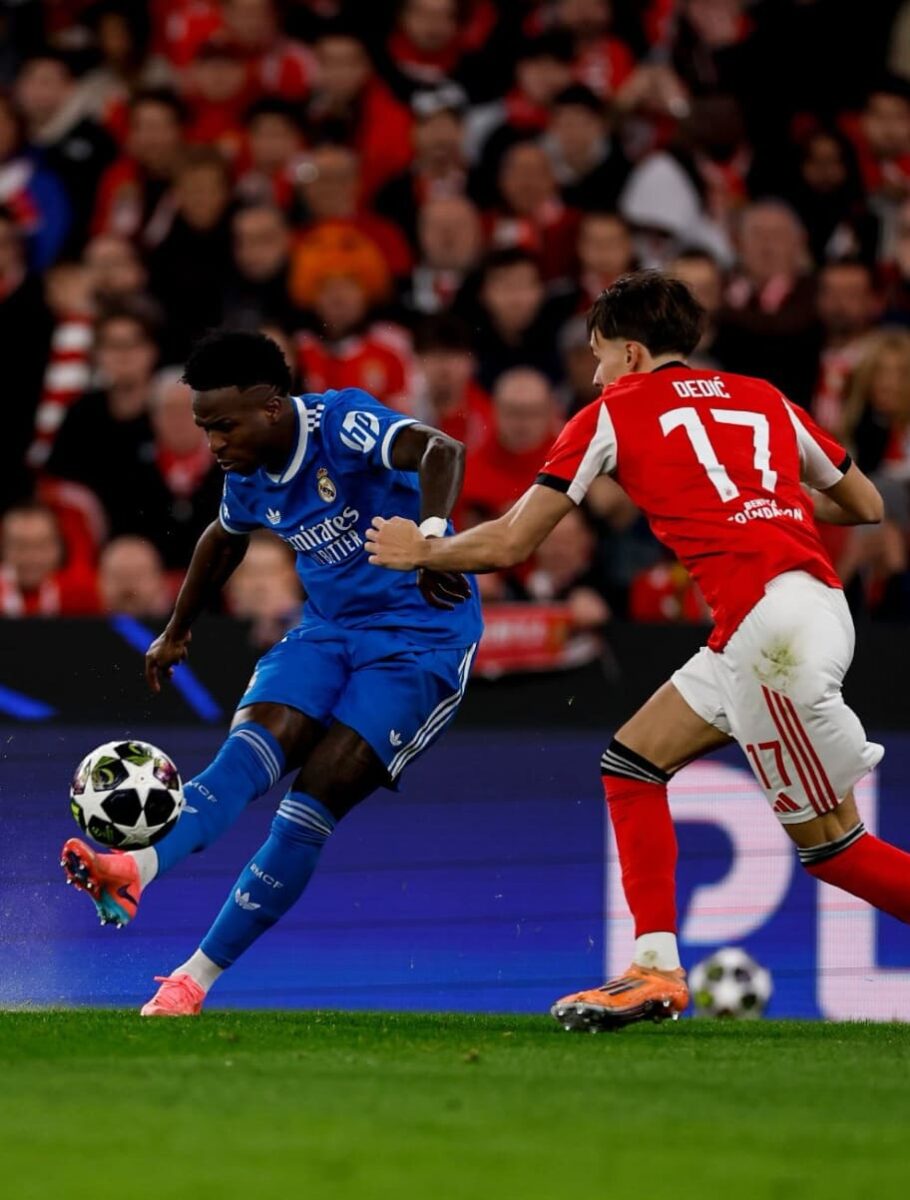 Vinícius accuse un joueur de Benfica de racisme, le match interrompu