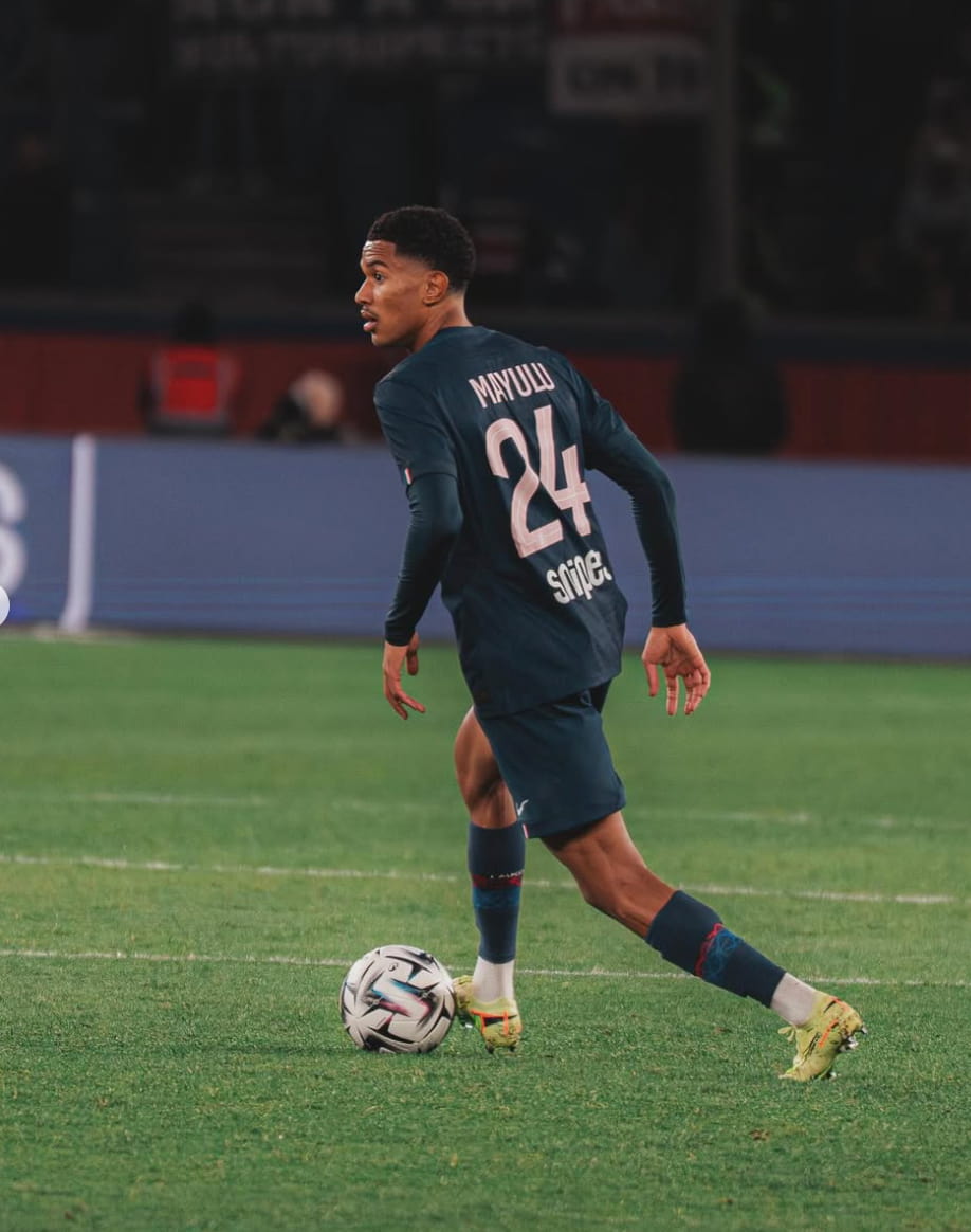 Chelsea et Arsenal à l’affût : le PSG sous pression pour Senny Mayulu