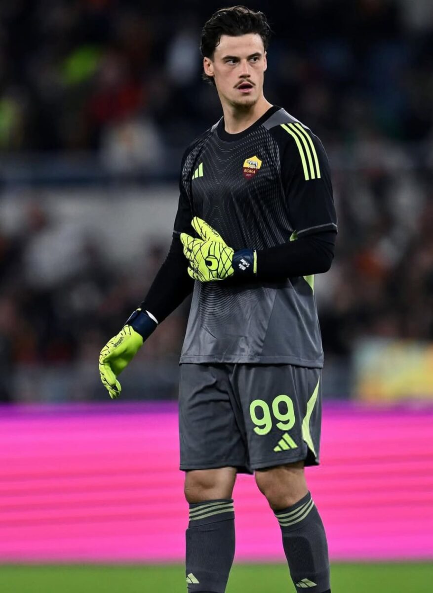 Le PSG vise Mile Svilar pour régler ses problèmes au poste de gardien