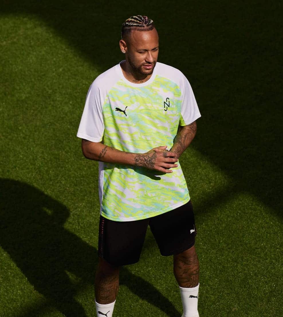 Neymar en route pour affronter la France en mars