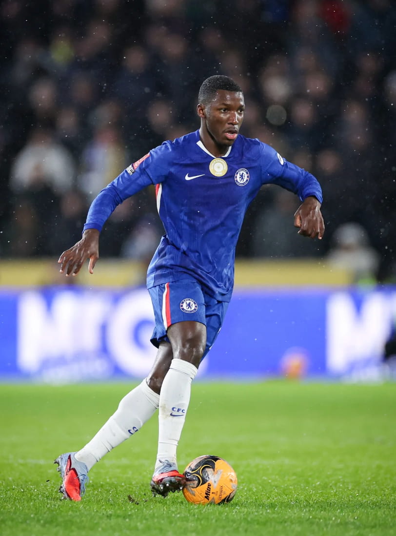 Chelsea verrouille Caicedo avec un contrat longue durée