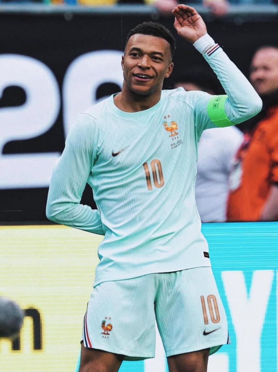 La France reprend la tête du classement FIFA grâce au match nul de l’Espagne