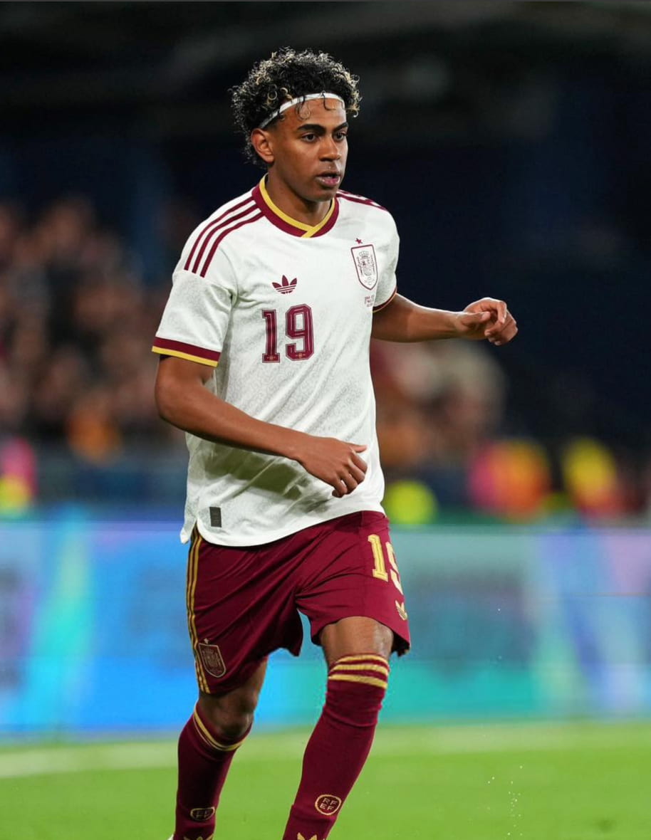 Mohamed Sissoko soutient Yamal et dénonce les chants racistes en Espagne