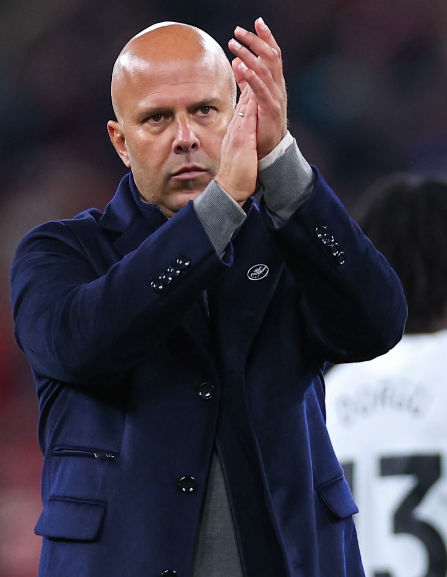 Arne Slot entre humour et pression avant le choc contre Manchester United