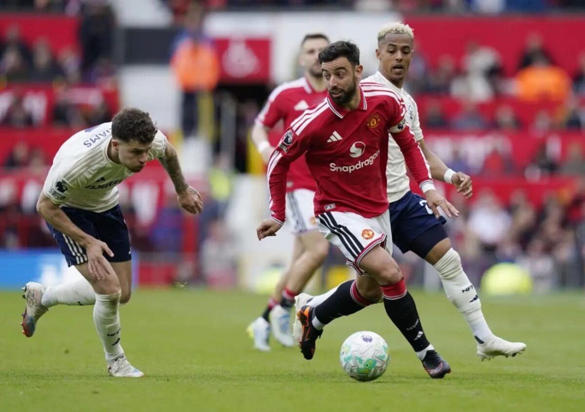 Manchester United s’offre une victoire spectaculaire et un record pour Fernandes