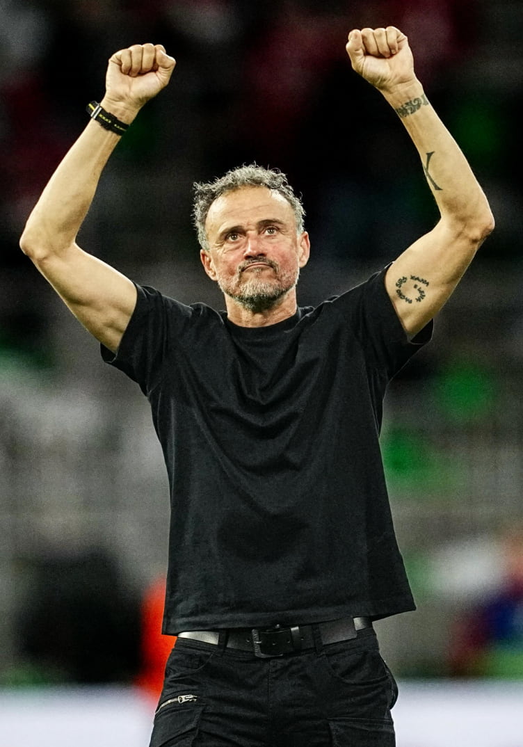 Alessandro Longoni en route vers le PSG après son départ du Milan AC
