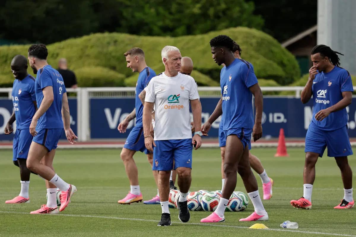 Deschamps appelle à la vigilance avant le duel contre l’Irak