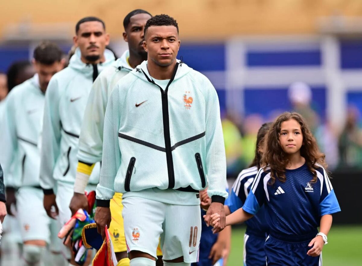 Didier Deschamps couvre d’éloges Kylian Mbappé avant le choc contre la Suède