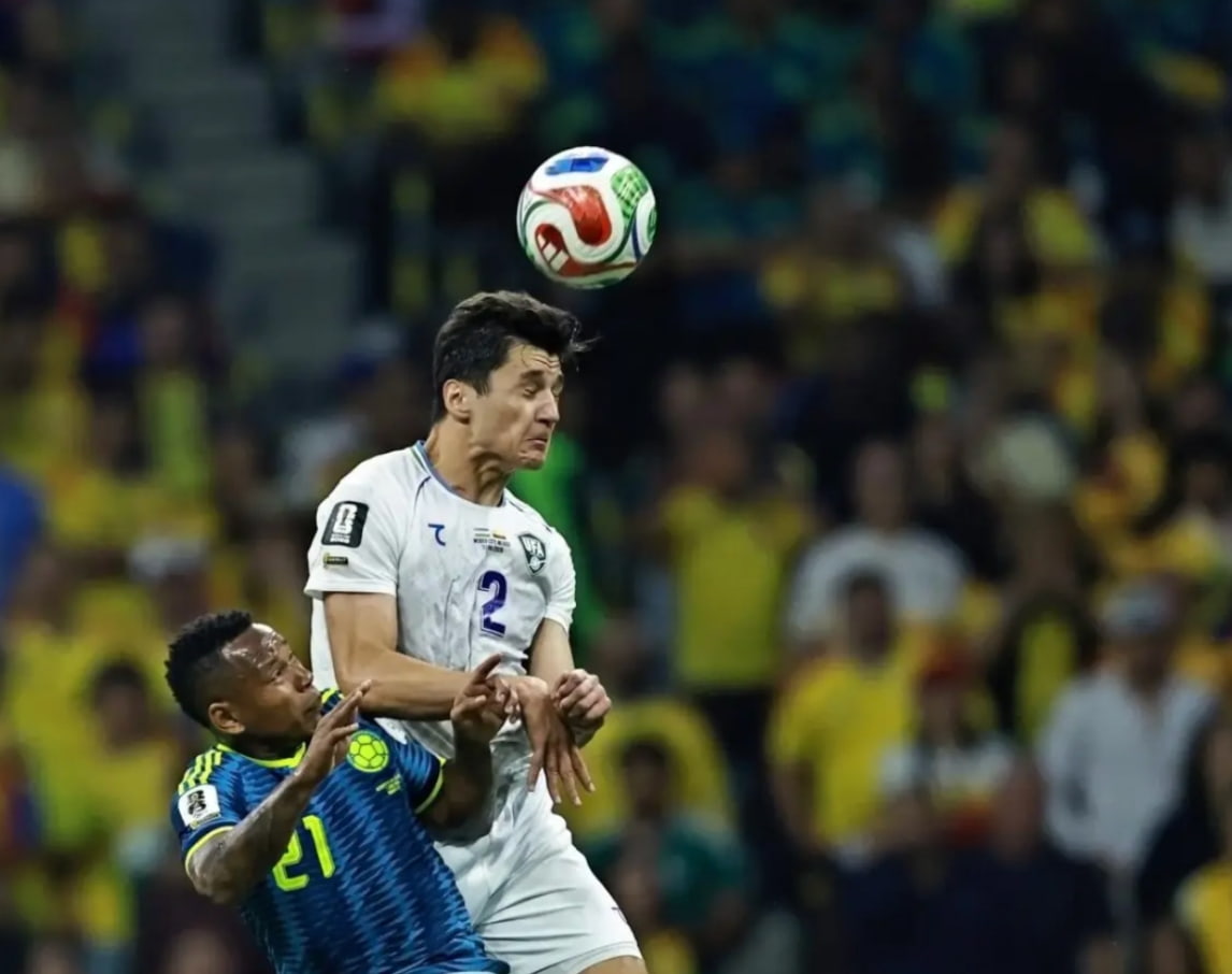 Khusanov percute Luis Díaz et un caméraman lors d’un match tendu