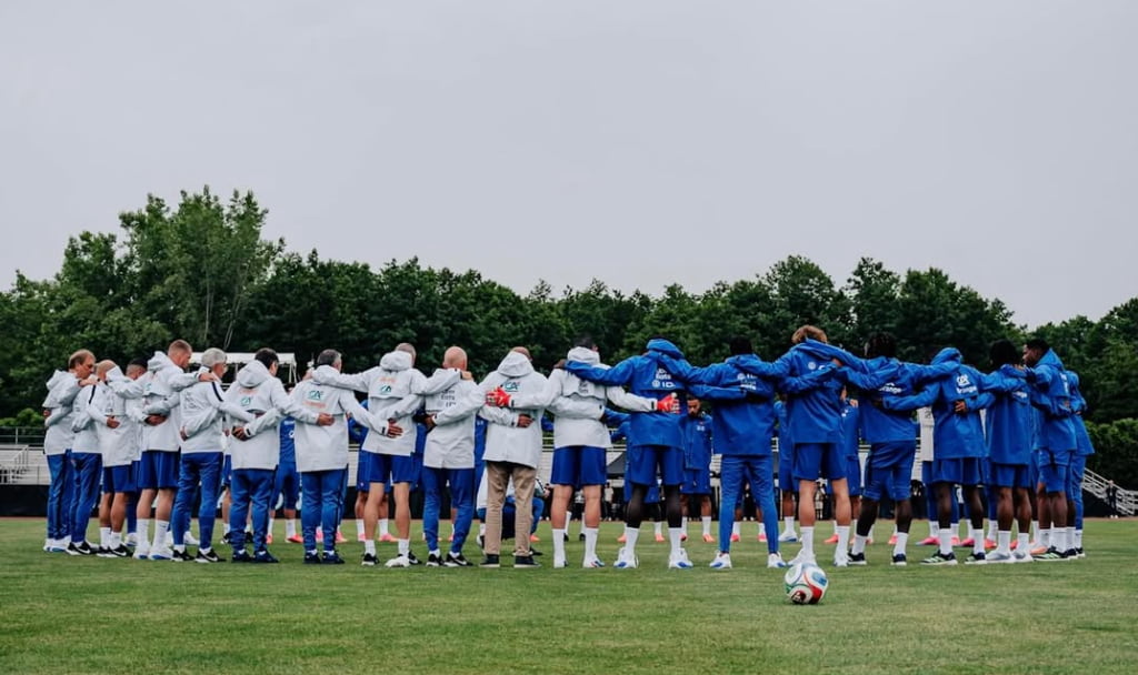 Les joueurs français rendent hommage à la mère de Didier Deschamps