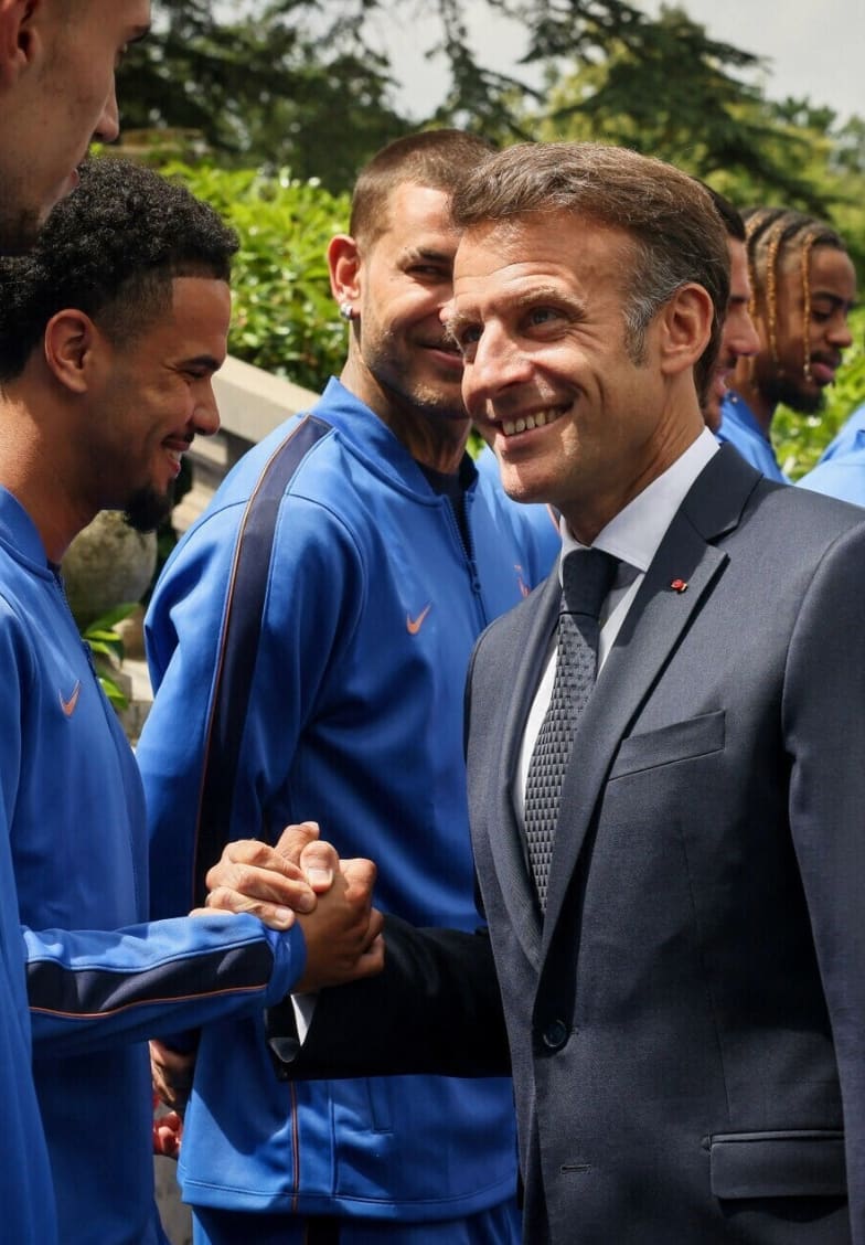Macron rêve déjà d’une finale pour les Bleus