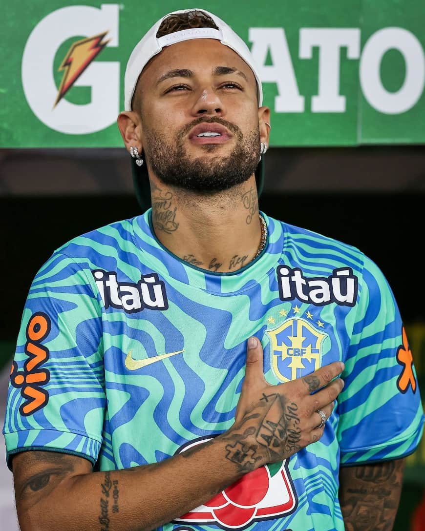 Neymar maintenu dans le groupe du Brésil malgré sa blessure