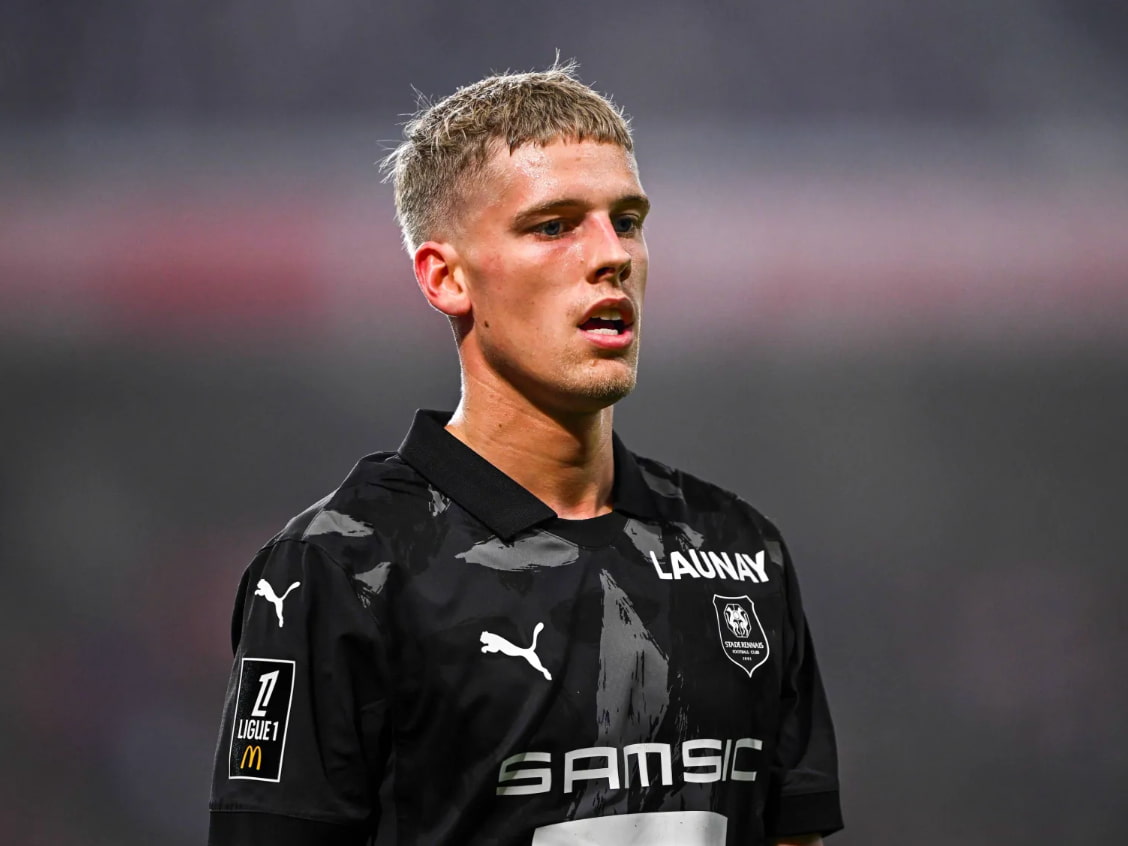 Rennes confirme le transfert définitif d’Albert Grønbæk à Hambourg