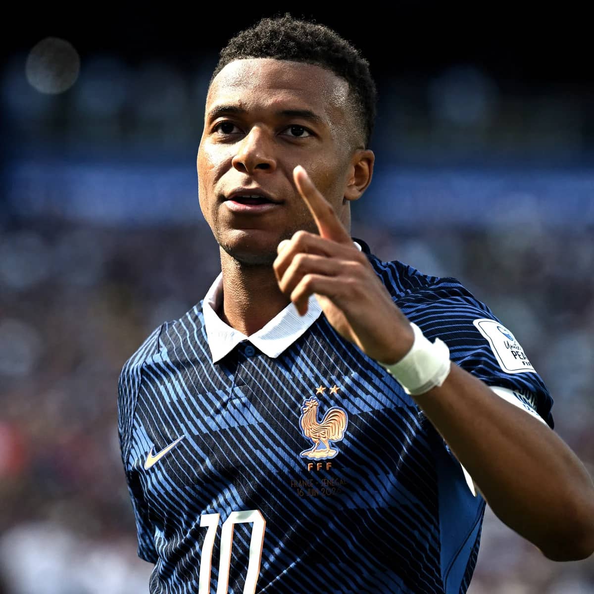 Kylian Mbappé affiche un visage plus impliqué défensivement avec les Bleus