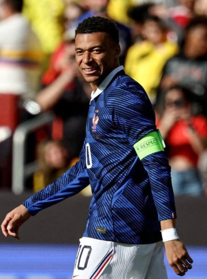 Kylian Mbappé retrouve la jaquette du célèbre jeu de football d’EA Sports