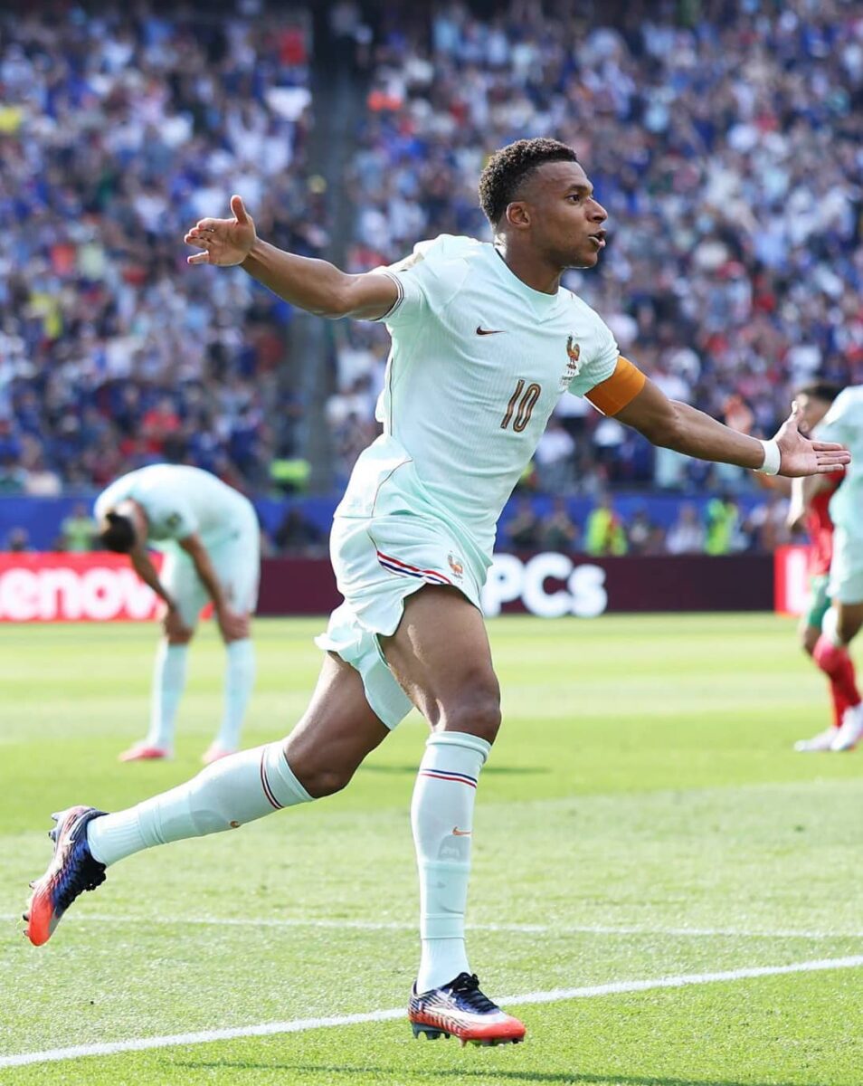 La France domine le Maroc et file en demi-finale du Mondial