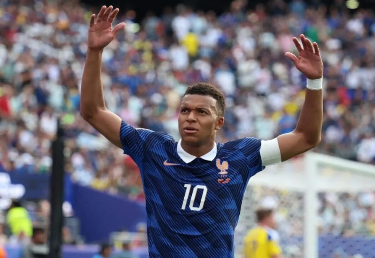 Les Bleus séduisent la presse internationale après leur démonstration