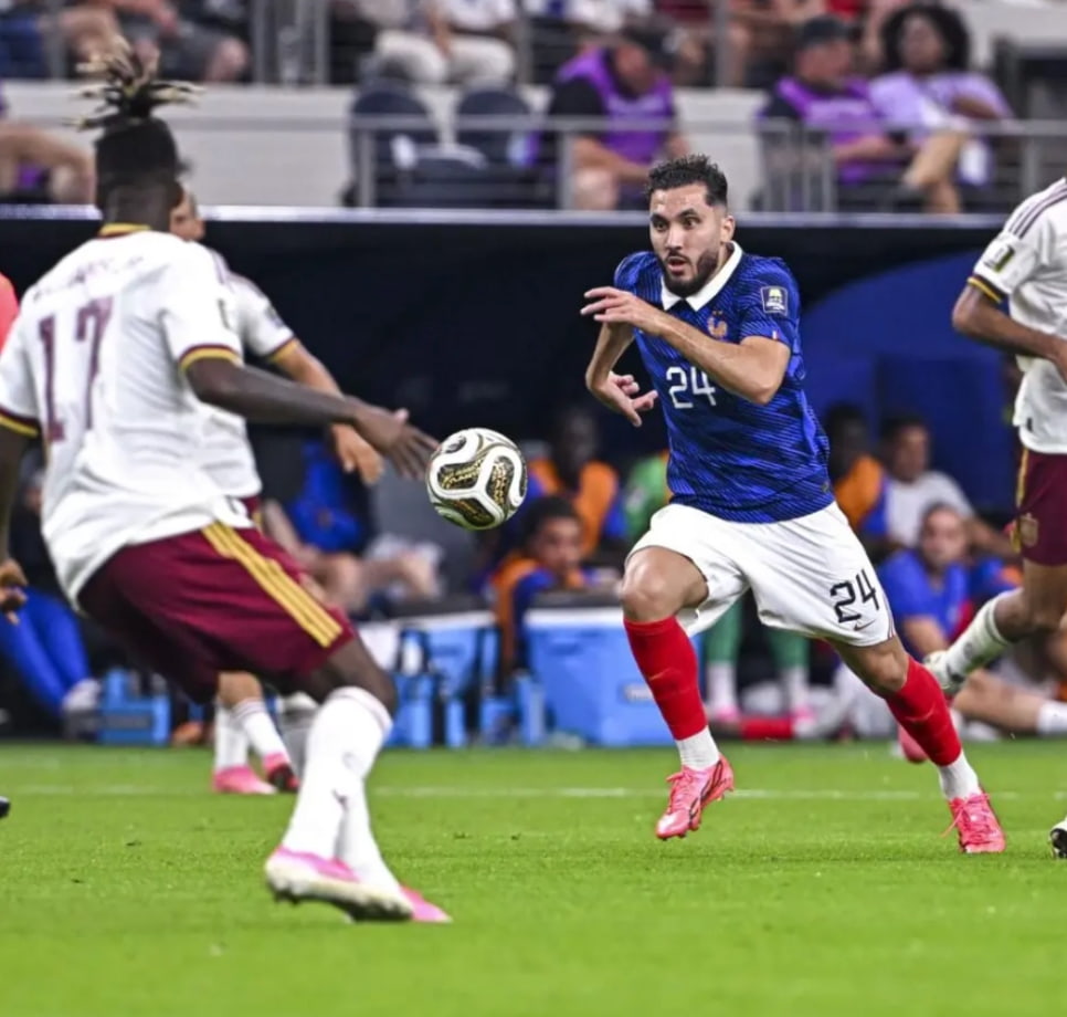 Rayan Cherki affiche sa frustration après la défaite des Bleus